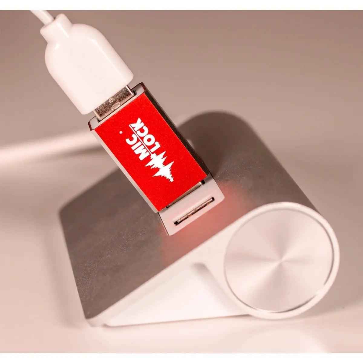 Mic-Lock USB-A to USB-A Secure charger - Red - Mic-Lock